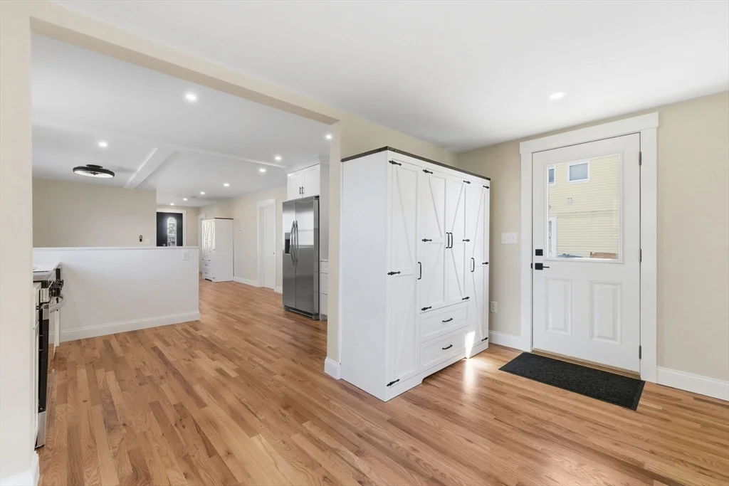 2 bed, 1 bath apartment for rent at 20 Beacon St Unit 1, Gloucester — photo 12 of 17