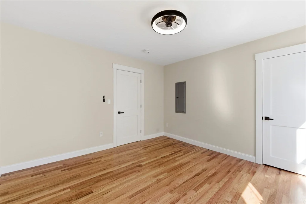 4 bed, 2 bath apartment for rent at 20 Beacon St Unit 2, Gloucester — photo 15 of 28