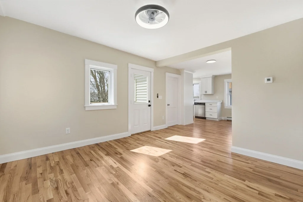 4 bed, 2 bath apartment for rent at 20 Beacon St Unit 2, Gloucester — photo 8 of 28