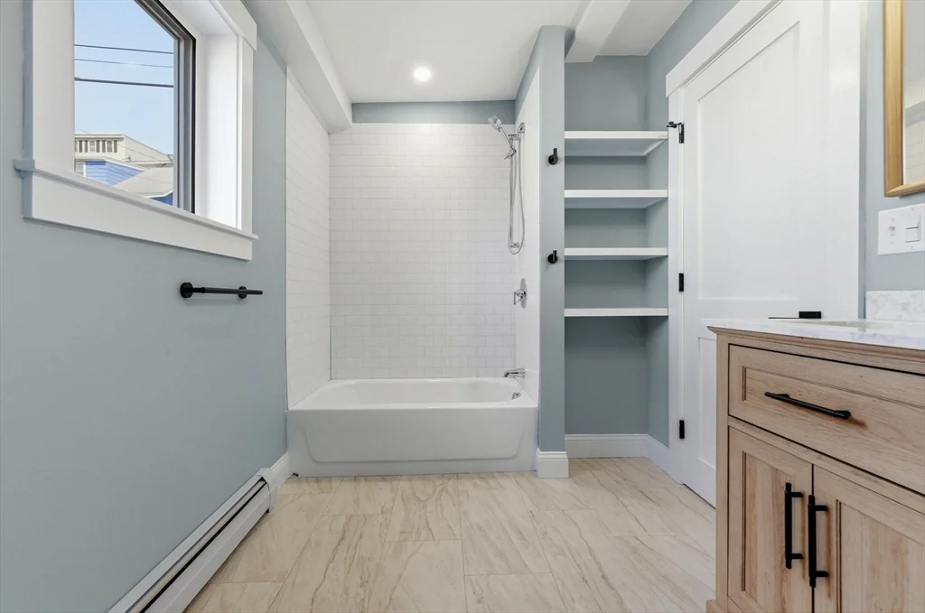 4 bed, 2 bath apartment for rent at 20 Beacon St Unit 2, Gloucester — photo 17 of 28
