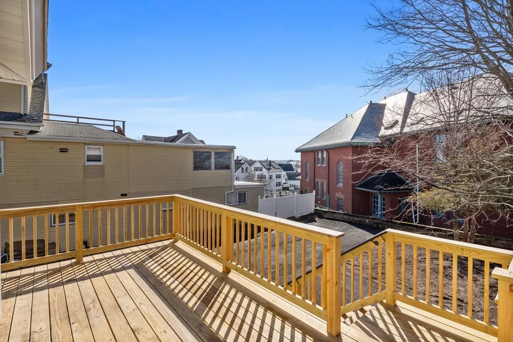 4 bed, 2 bath apartment for rent at 20 Beacon St Unit 2, Gloucester — photo 4 of 28