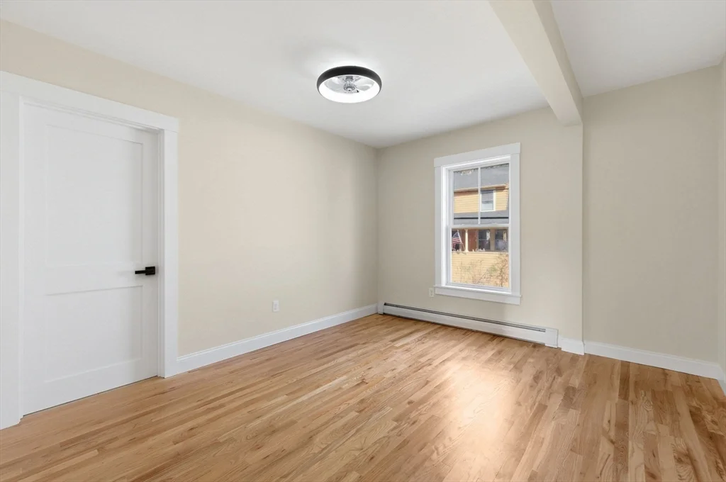 4 bed, 2 bath apartment for rent at 20 Beacon St Unit 2, Gloucester — photo 11 of 28