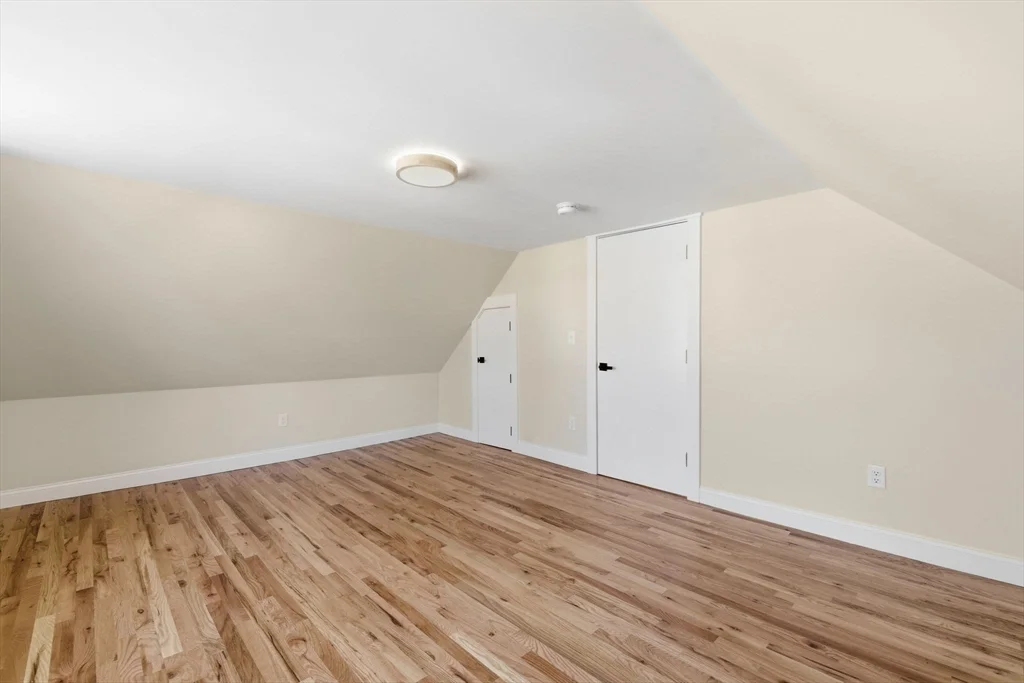 4 bed, 2 bath apartment for rent at 20 Beacon St Unit 2, Gloucester — photo 22 of 28