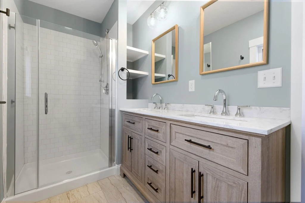 4 bed, 2 bath apartment for rent at 20 Beacon St Unit 2, Gloucester — photo 16 of 28