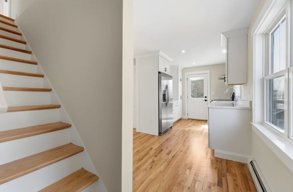 4 bed, 2 bath apartment for rent at 20 Beacon St Unit 2, Gloucester — photo 18 of 28