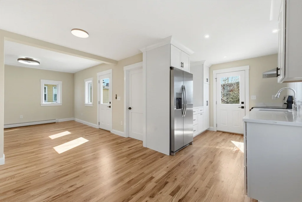 4 bed, 2 bath apartment for rent at 20 Beacon St Unit 2, Gloucester — photo 6 of 28
