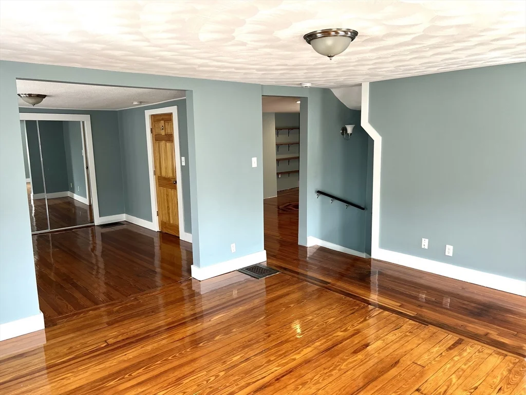 2 bed, 1 bath apartment for rent at 20 Beacon St Unit 2, Winthrop — photo 2 of 10