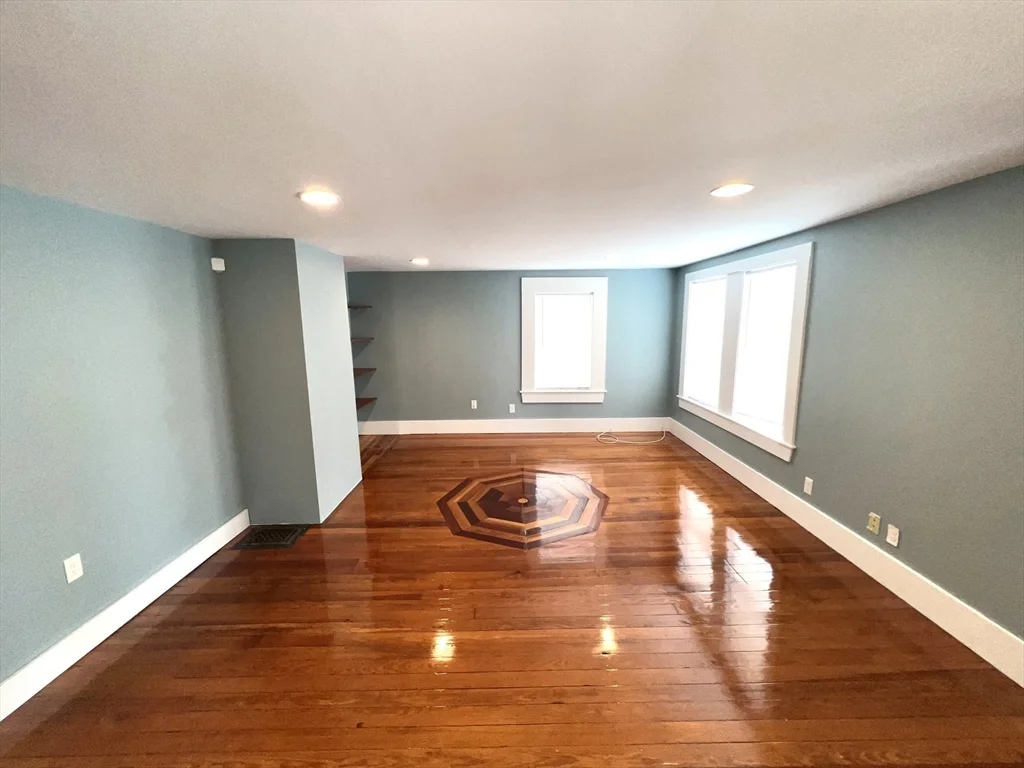 2 bed, 1 bath apartment for rent at 20 Beacon St Unit 2, Winthrop — photo 3 of 10