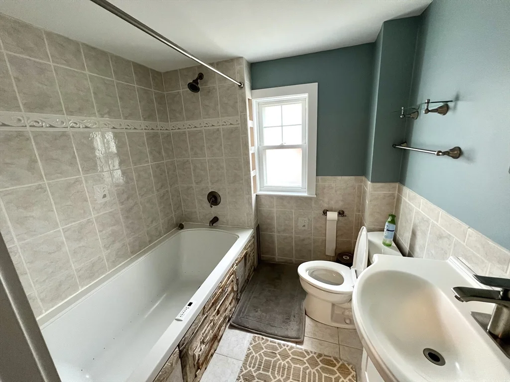 2 bed, 1 bath apartment for rent at 20 Beacon St Unit 2, Winthrop — photo 10 of 10