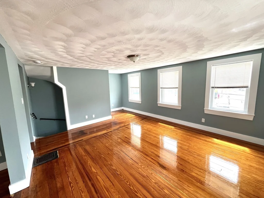 2 bed, 1 bath apartment for rent at 20 Beacon St Unit 2, Winthrop — photo 4 of 10