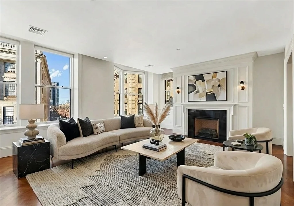 3 bed, 3 bath apartment for rent at 20 Beacon St Unit 4, Boston Downtown — photo 1 of 24