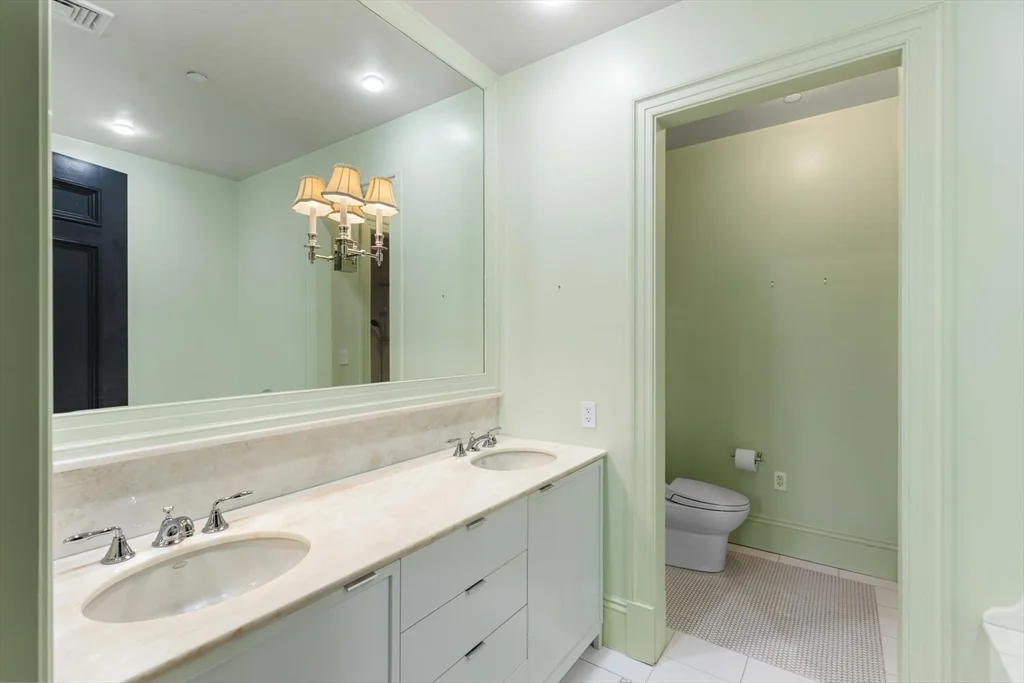 3 bed, 3 bath apartment for rent at 20 Beacon St Unit 4, Boston Downtown — photo 15 of 24