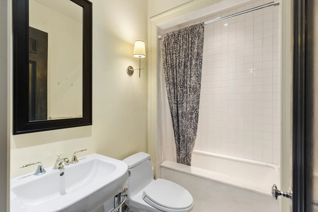 3 bed, 3 bath apartment for rent at 20 Beacon St Unit 4, Boston Downtown — photo 21 of 24