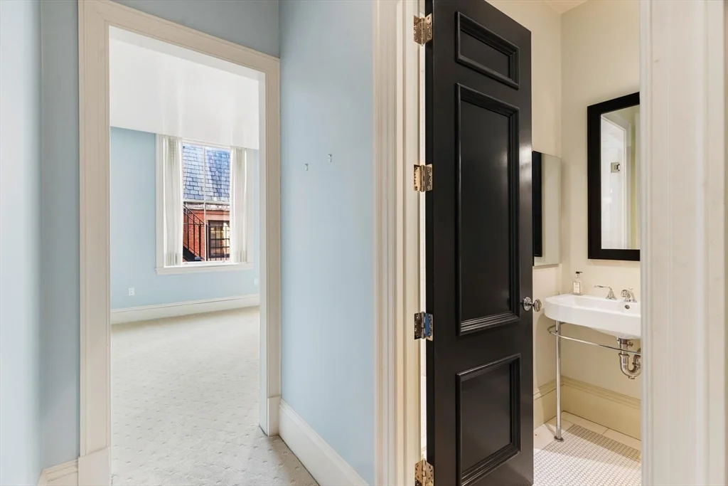 3 bed, 3 bath apartment for rent at 20 Beacon St Unit 4, Boston Downtown — photo 18 of 24