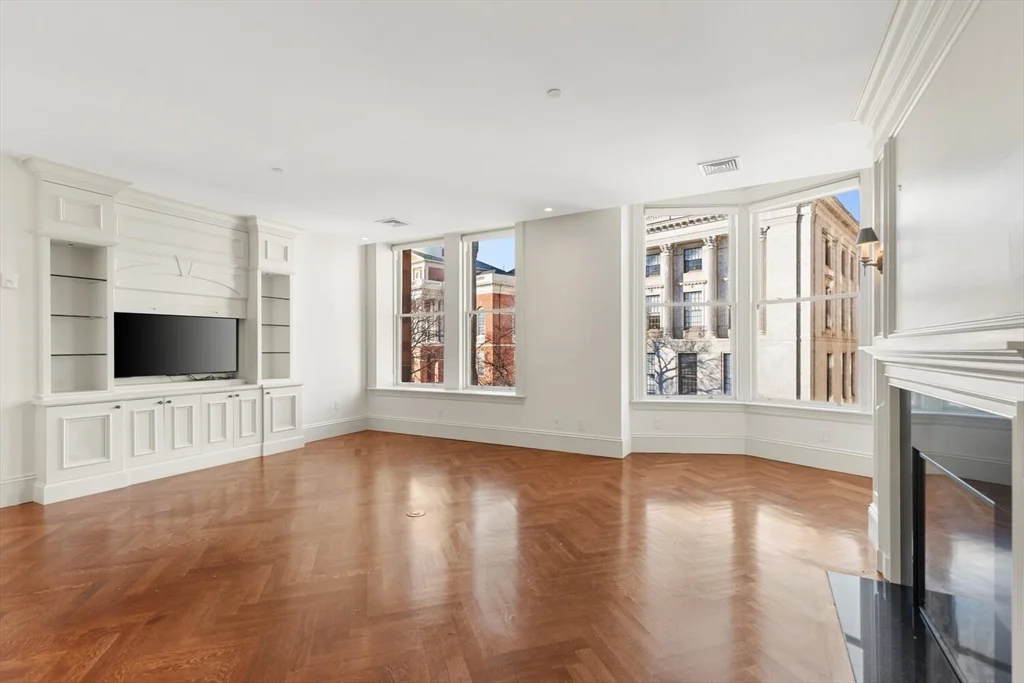 3 bed, 3 bath apartment for rent at 20 Beacon St Unit 4, Boston Downtown — photo 4 of 24