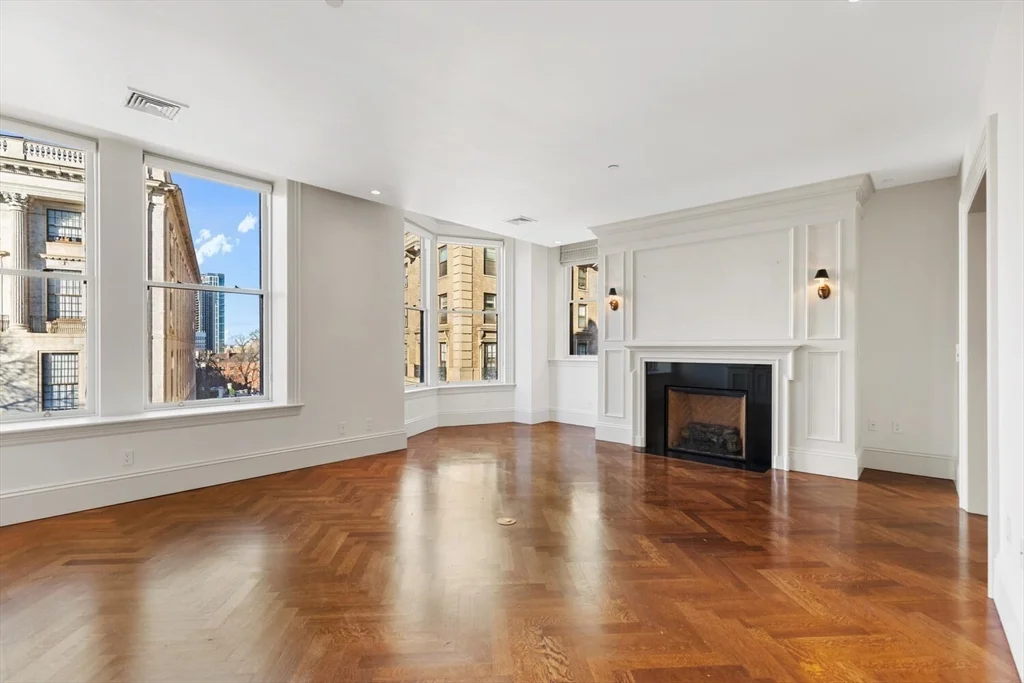 3 bed, 3 bath apartment for rent at 20 Beacon St Unit 4, Boston Downtown — photo 3 of 24