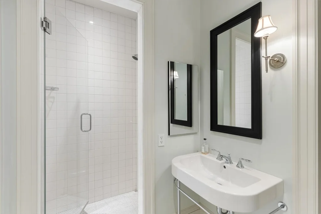 3 bed, 3 bath apartment for rent at 20 Beacon St Unit 4, Boston Downtown — photo 20 of 24