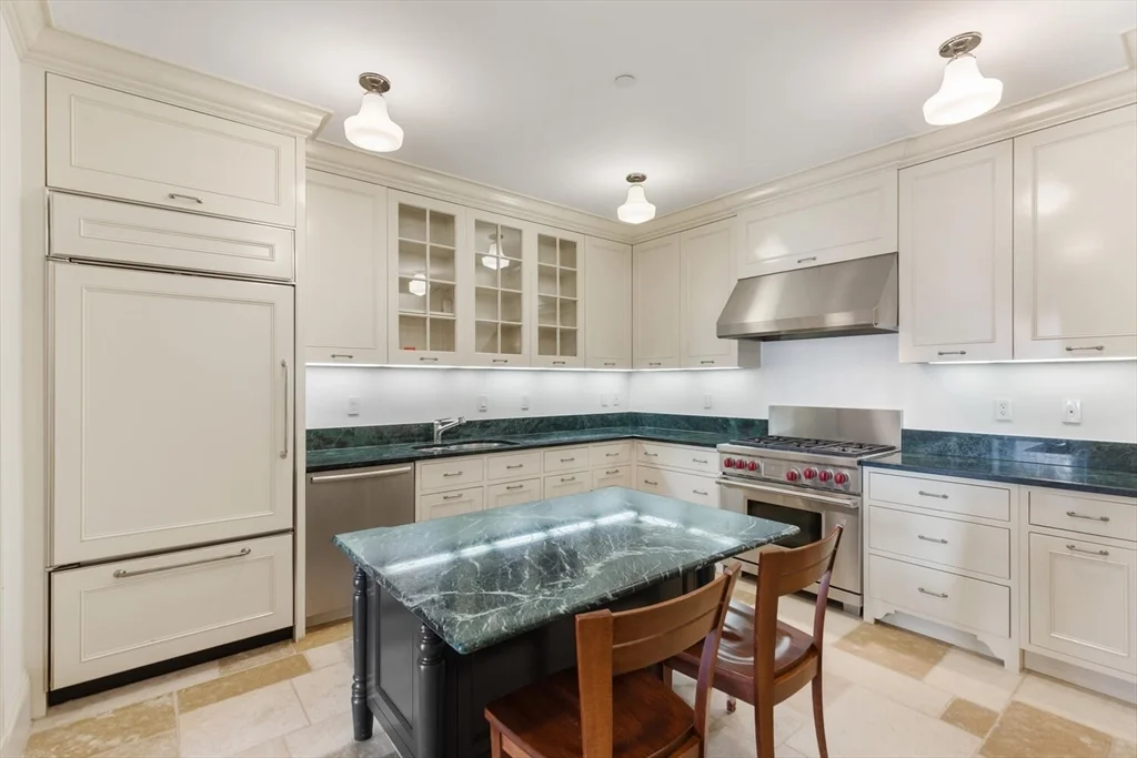 3 bed, 3 bath apartment for rent at 20 Beacon St Unit 4, Boston Downtown — photo 12 of 24