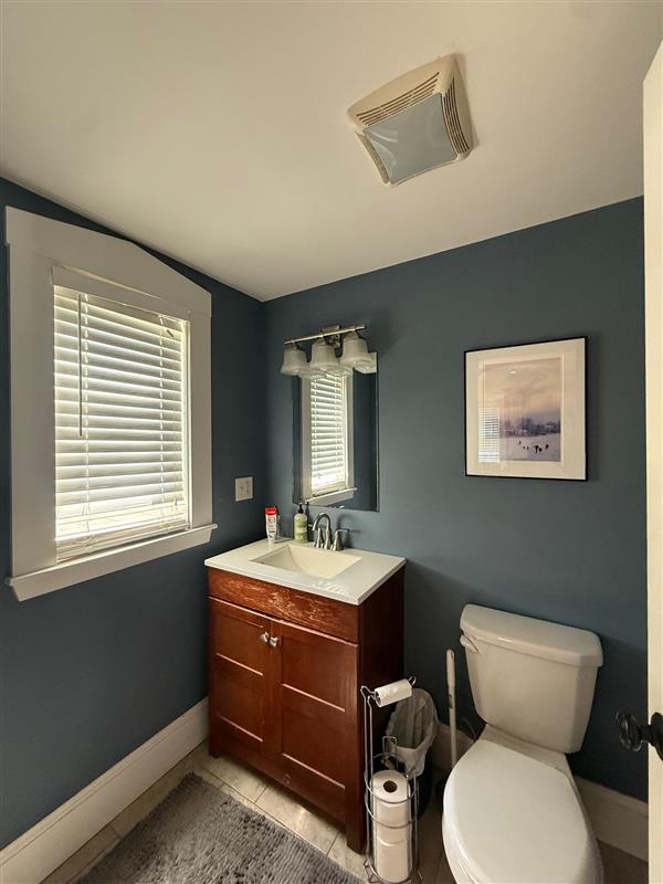 3 bed, 2 bath apartment for rent at 20 Bellevue St Unit 1, Medford — photo 5 of 10