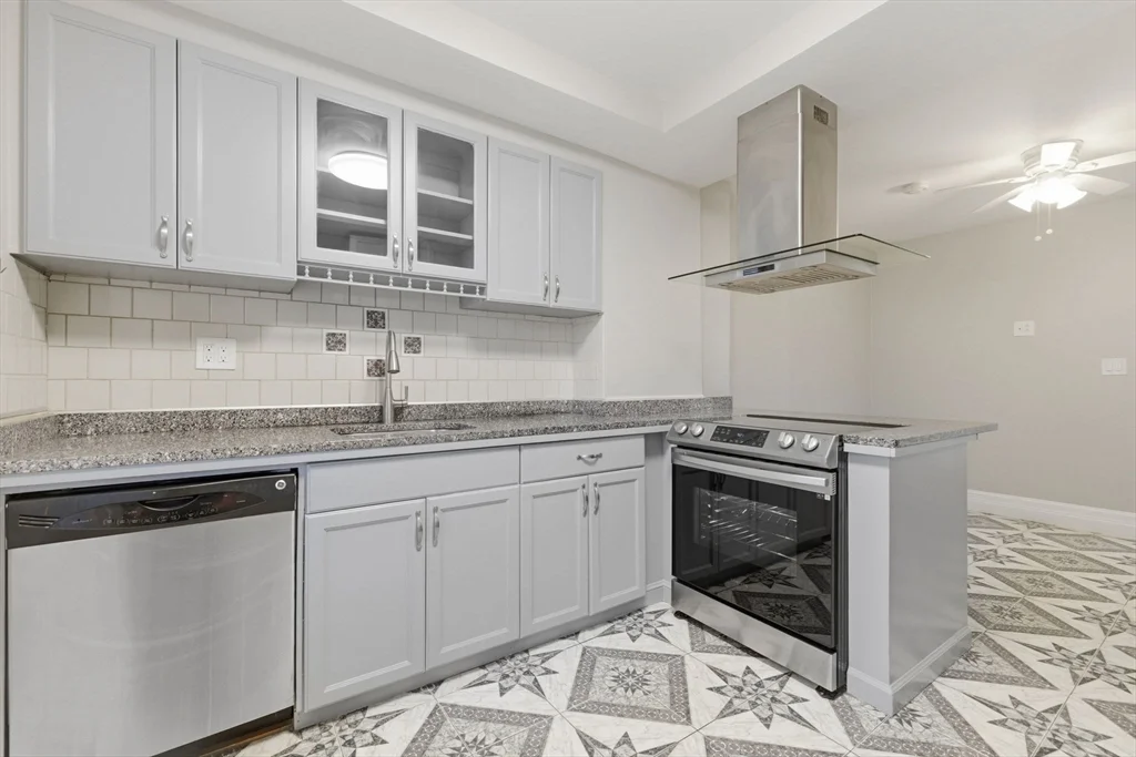 3 bed, 1 bath apartment for rent at 20 Bennett Unit 1L, Beverly — photo 1 of 22