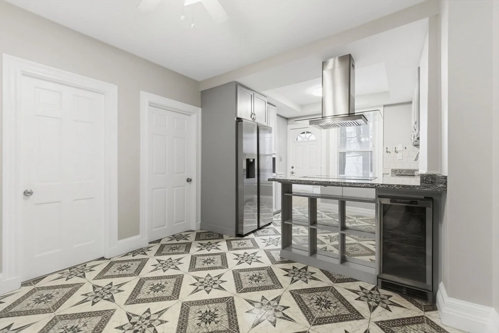 3 bed, 1 bath apartment for rent at 20 Bennett Unit 1L, Beverly — photo 5 of 22