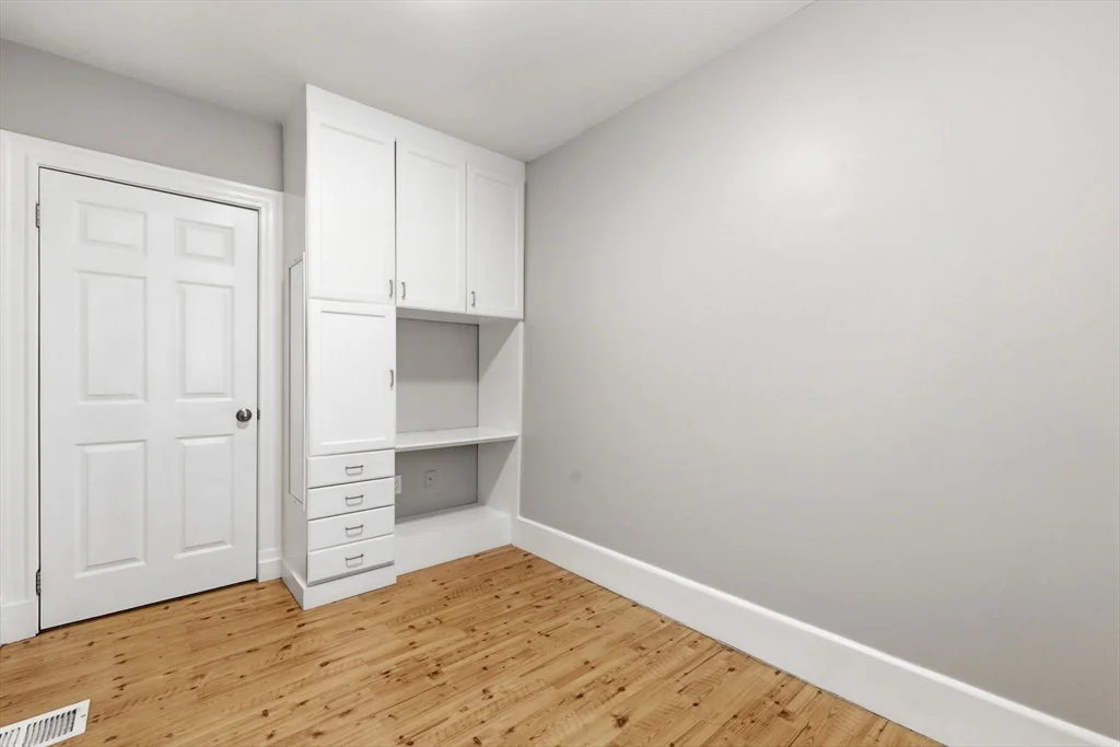 3 bed, 1 bath apartment for rent at 20 Bennett Unit 1L, Beverly — photo 11 of 22