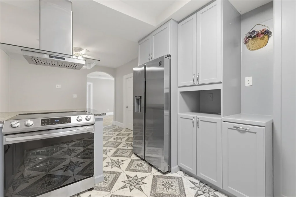 3 bed, 1 bath apartment for rent at 20 Bennett Unit 1L, Beverly — photo 21 of 22