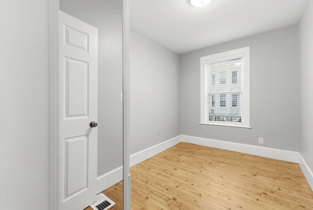 3 bed, 1 bath apartment for rent at 20 Bennett Unit 1L, Beverly — photo 9 of 22