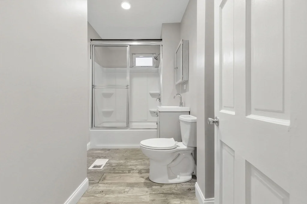 3 bed, 1 bath apartment for rent at 20 Bennett Unit 1L, Beverly — photo 18 of 22