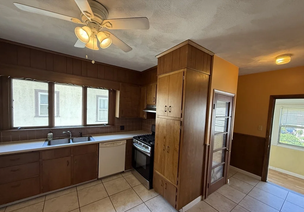 5 bed, 2 bath apartment for rent at 20 Benton Rd Unit 2, Tufts University — photo 8 of 24
