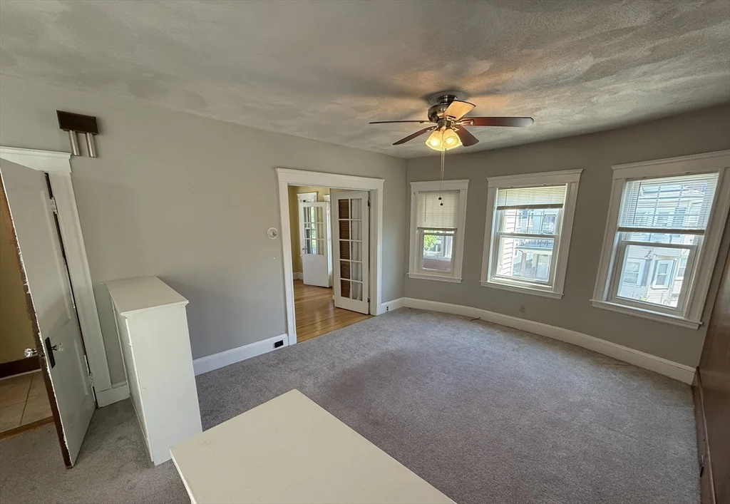 5 bed, 2 bath apartment for rent at 20 Benton Rd Unit 2, Tufts University — photo 2 of 24