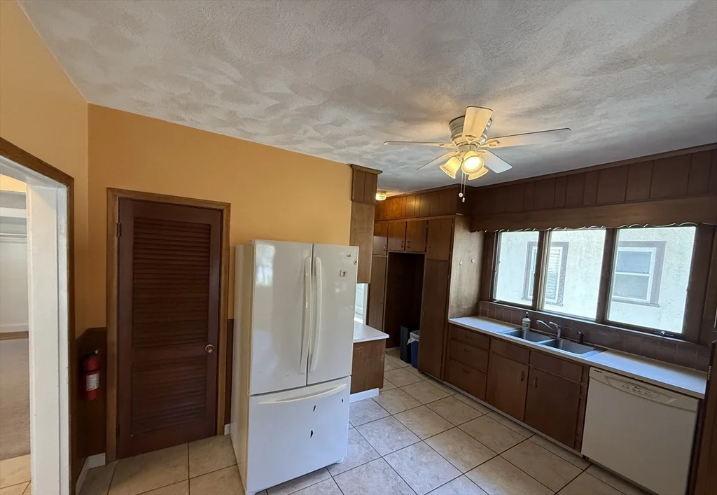 5 bed, 2 bath apartment for rent at 20 Benton Rd Unit 2, Tufts University — photo 9 of 24
