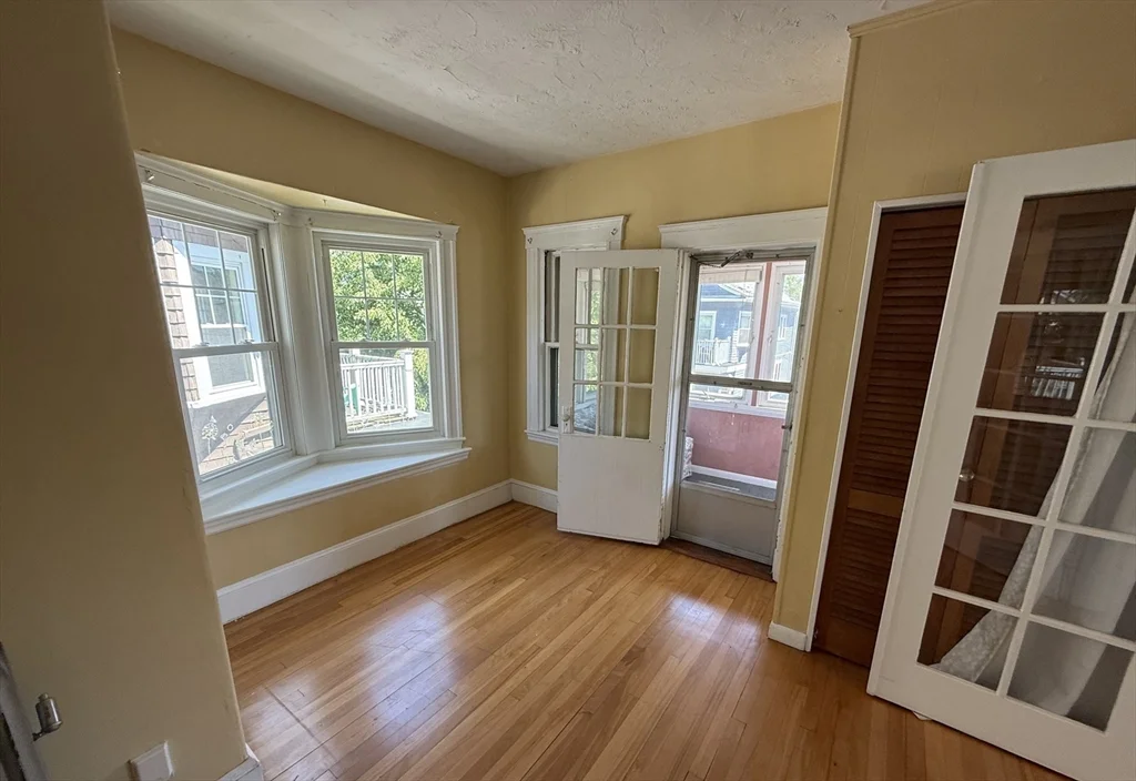 5 bed, 2 bath apartment for rent at 20 Benton Rd Unit 2, Tufts University — photo 7 of 24