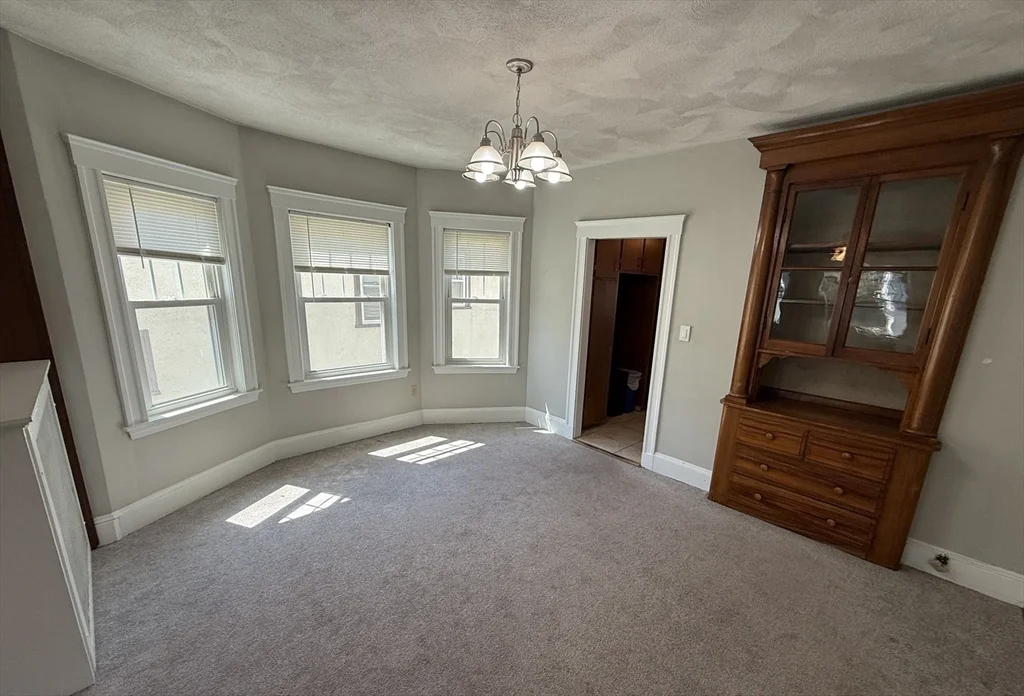 5 bed, 2 bath apartment for rent at 20 Benton Rd Unit 2, Tufts University — photo 4 of 24