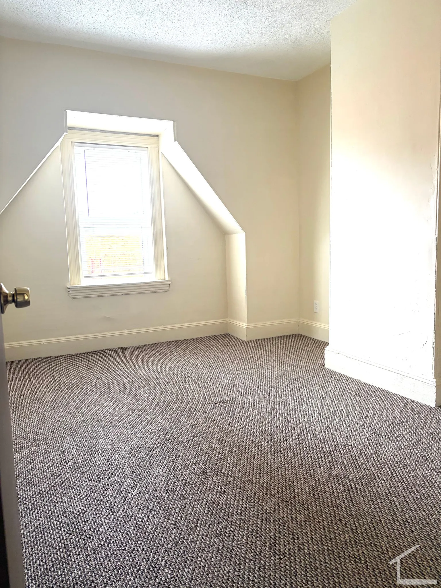 3.5 bed, 1 bath apartment for rent at 20 Blaine St Unit 0, Allston — photo 4 of 7