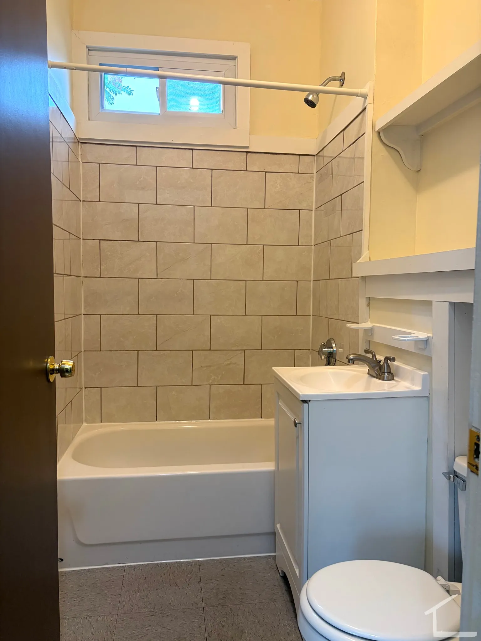 3.5 bed, 1 bath apartment for rent at 20 Blaine St Unit 0, Allston — photo 6 of 7