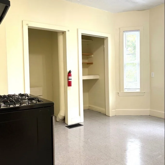 3 bed, 1 bath apartment for rent at 20 Blaine St Unit 20, Allston — photo 3 of 7