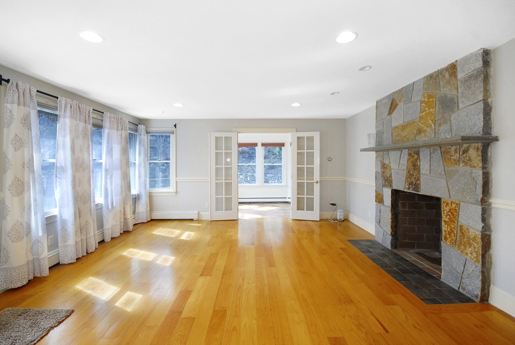 5 bed, 4+ bath apartment for rent at 20 Blossom St, Lexington — photo 11 of 17