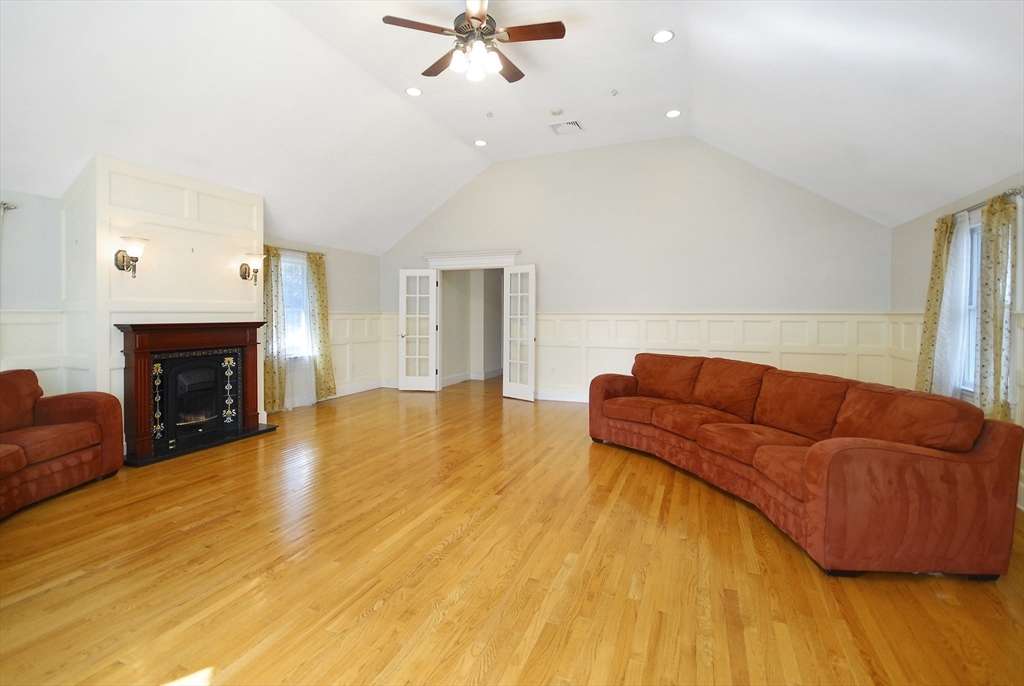 5 bed, 4+ bath apartment for rent at 20 Blossom St, Lexington — photo 10 of 17
