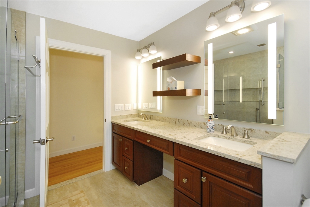 5 bed, 4+ bath apartment for rent at 20 Blossom St, Lexington — photo 14 of 17