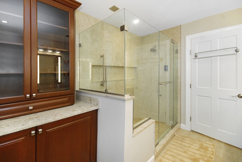 5 bed, 4+ bath apartment for rent at 20 Blossom St, Lexington — photo 15 of 17