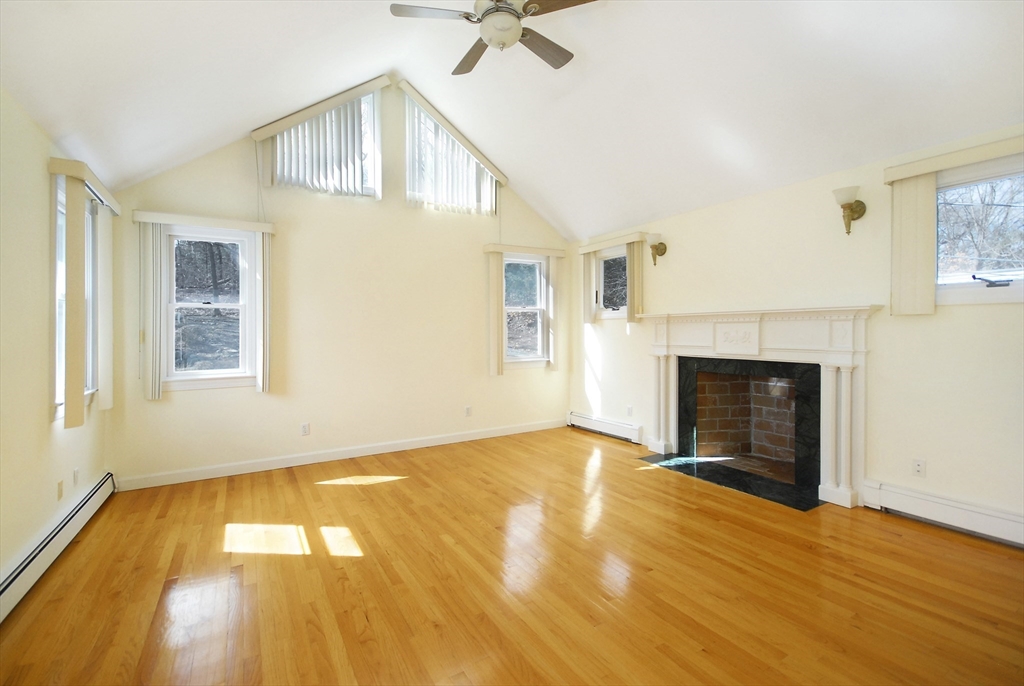 5 bed, 4+ bath apartment for rent at 20 Blossom St, Lexington — photo 13 of 17