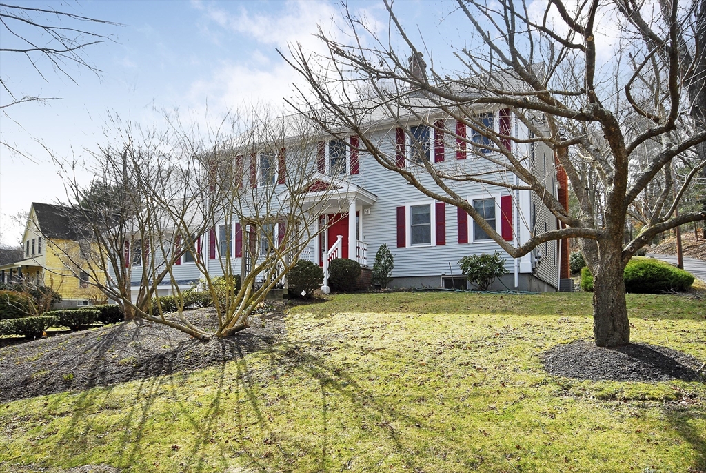 5 bed, 4+ bath apartment for rent at 20 Blossom St, Lexington — photo 1 of 17