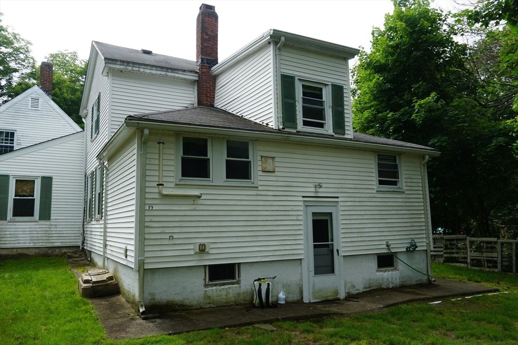 3 bed, 1 bath apartment for rent at 20 Bolton Pl Unit 1, Bridgewater — photo 3 of 24