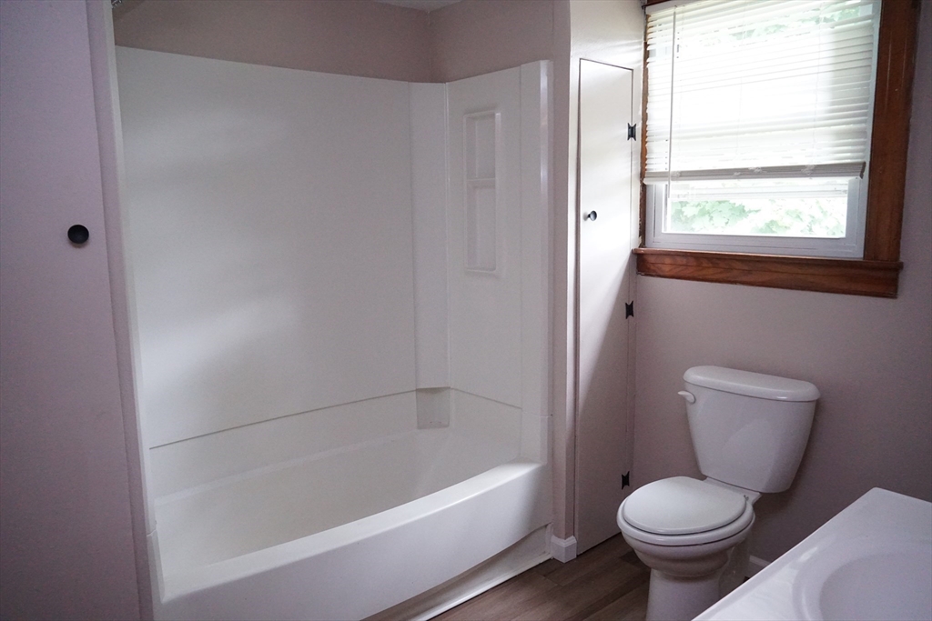 3 bed, 1 bath apartment for rent at 20 Bolton Pl Unit 1, Bridgewater — photo 22 of 24