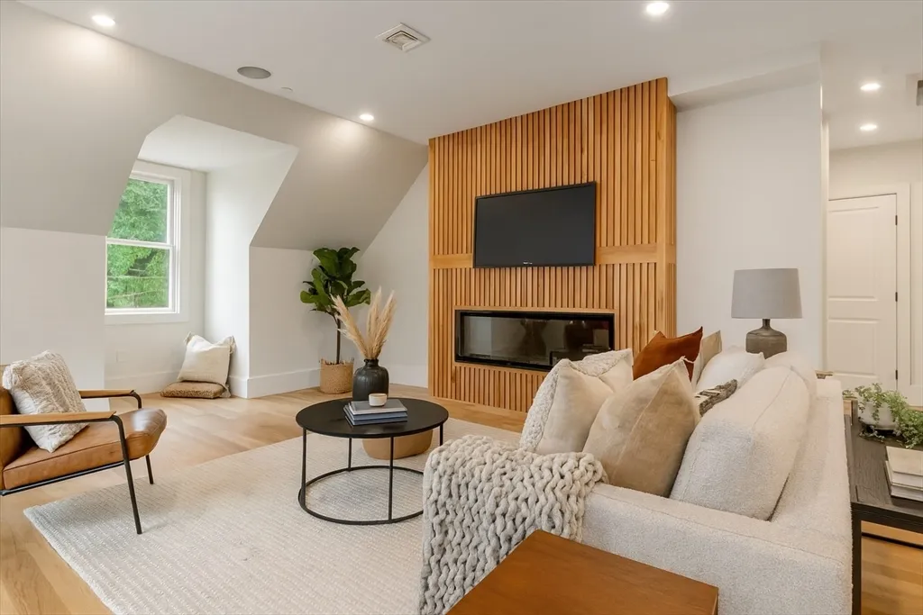 3 bed, 2 bath apartment for rent at 20 Boylston St Unit 3, Jamaica Plain — photo 1 of 12