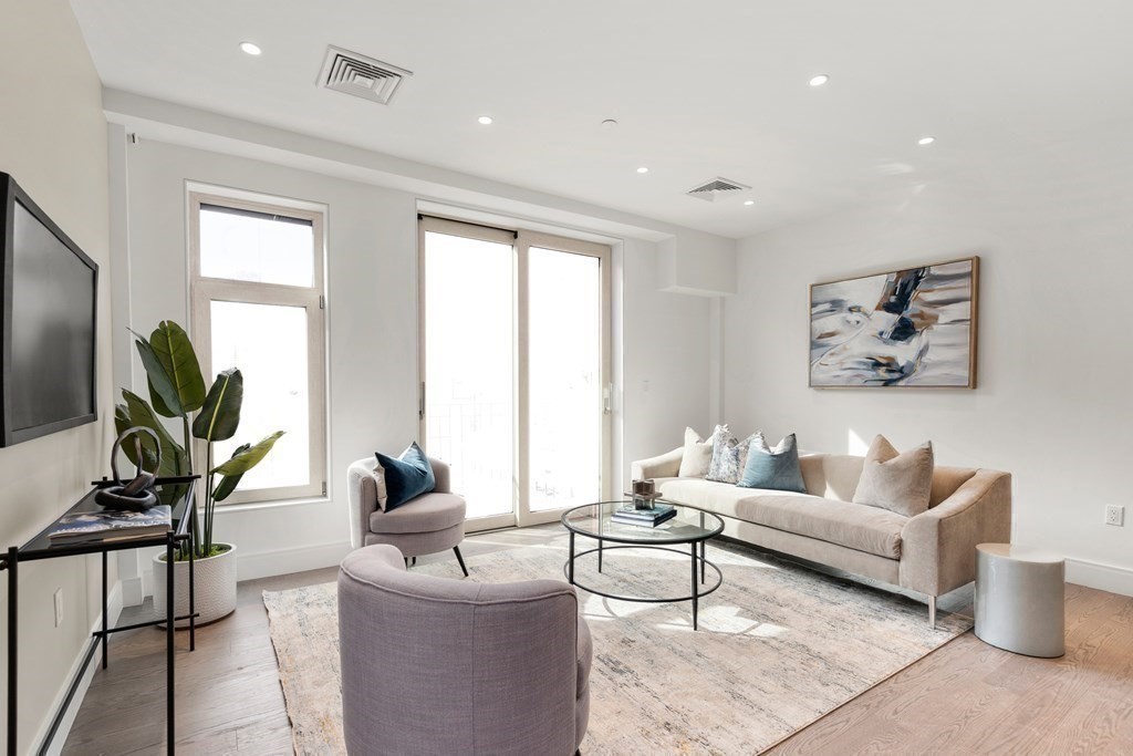 4 bed, 4+ bath apartment for rent at 20 Boylston St Unit 4&5, Brookline Village — photo 3 of 21