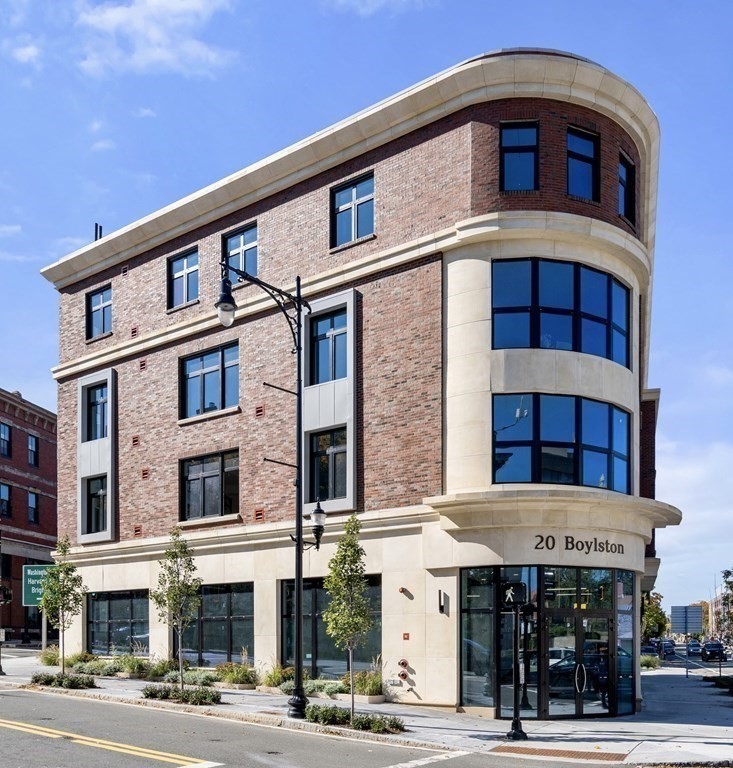 4 bed, 4+ bath apartment for rent at 20 Boylston St Unit 4&5, Brookline Village — photo 2 of 21