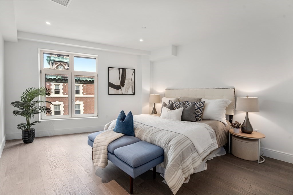 4 bed, 4+ bath apartment for rent at 20 Boylston St Unit 4&5, Brookline Village — photo 7 of 21