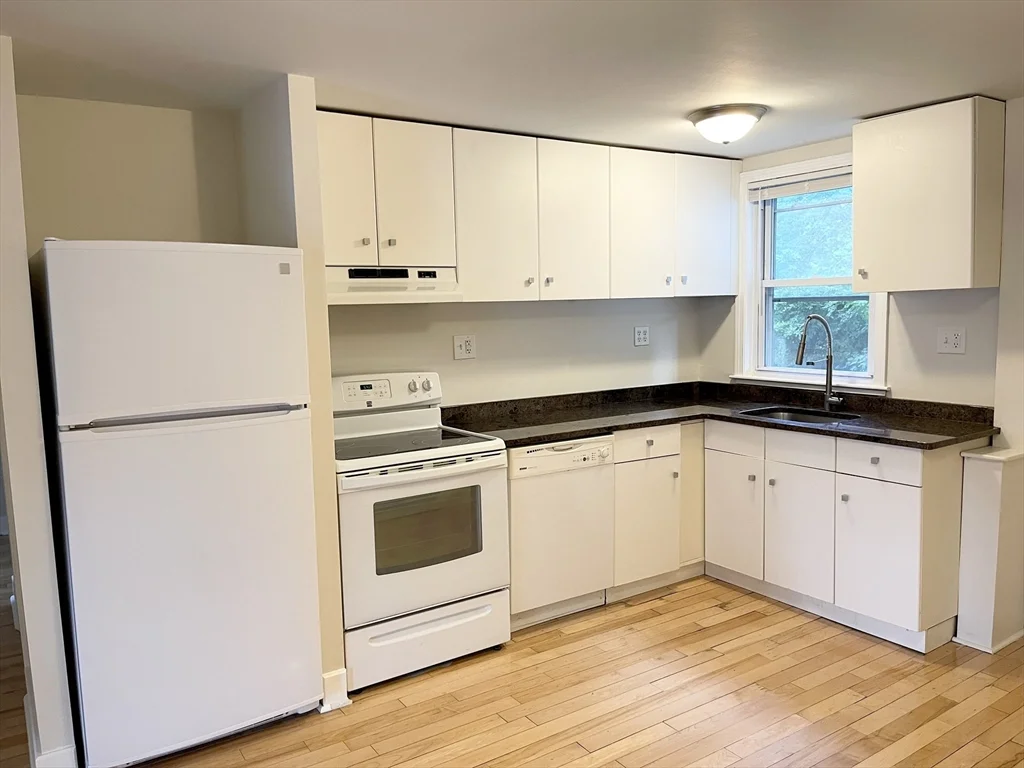 2 bed, 1 bath apartment for rent at 20 Boylston St Unit 4, Lowell — photo 3 of 10